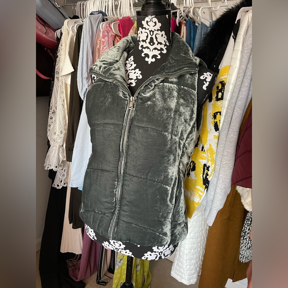 LOFT Charcoal Puffer Vest
